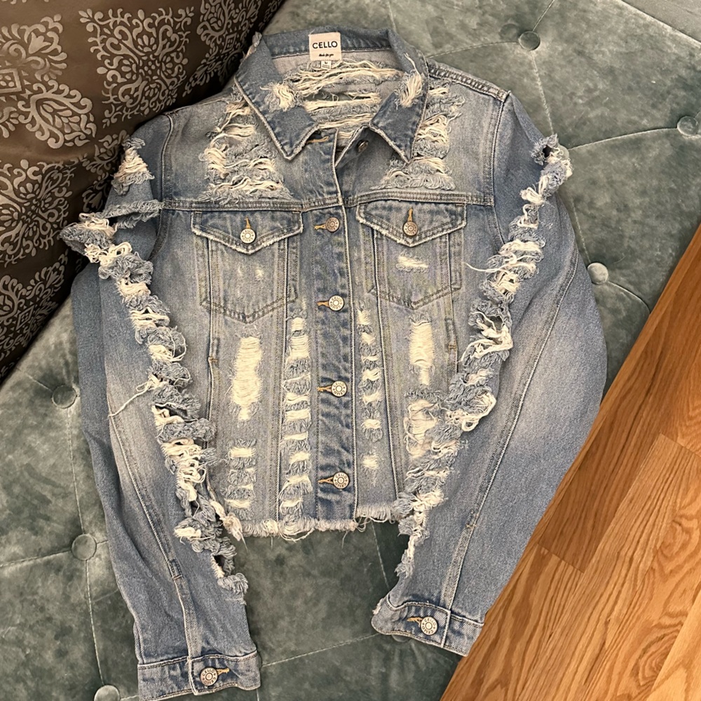 Jean jacket Cello SZ M NWOT distressed